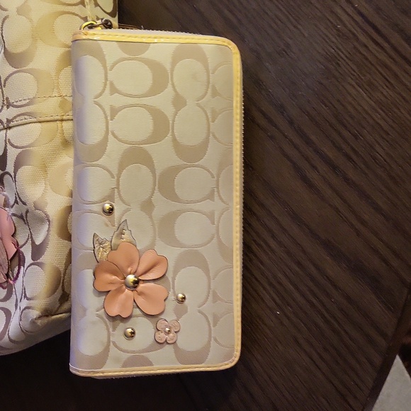 Coach Purse W/wallet & Change Wallet - Picture 7 of 13